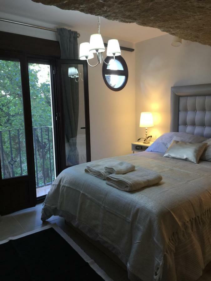 Casa Cueva Un Rincon En La Roca Villa Setenil De Las Bodegas Luaran gambar