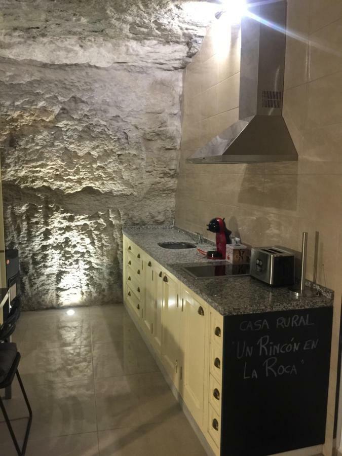 Casa Cueva Un Rincon En La Roca Villa Setenil De Las Bodegas Luaran gambar