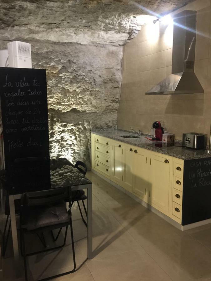 Casa Cueva Un Rincon En La Roca Villa Setenil De Las Bodegas Luaran gambar