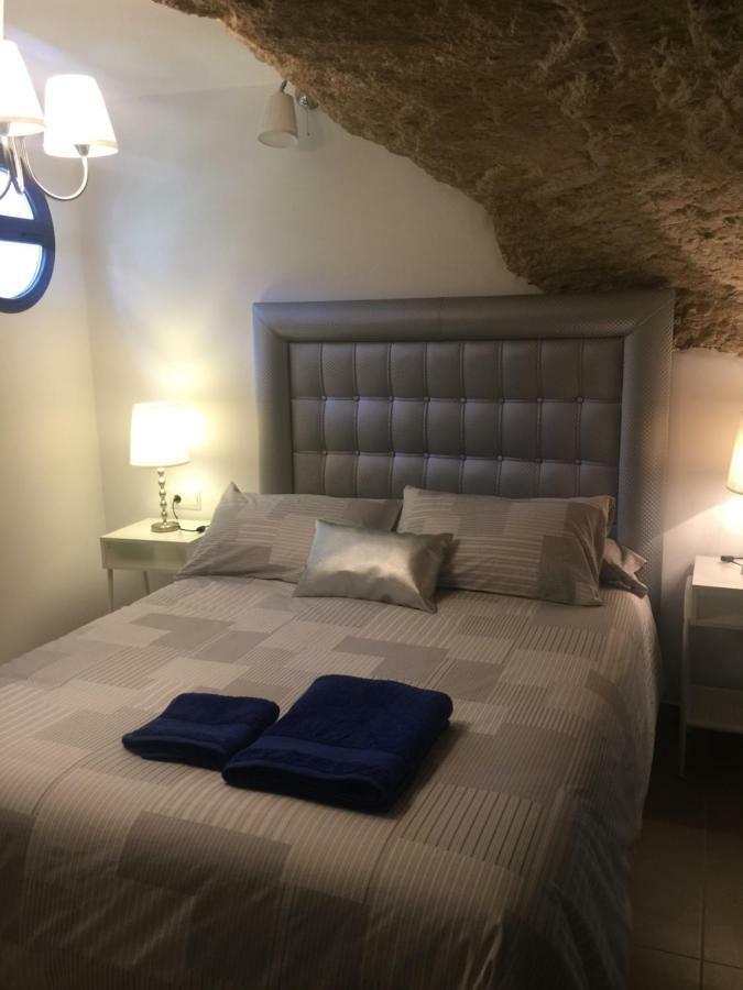 Casa Cueva Un Rincon En La Roca Villa Setenil De Las Bodegas Luaran gambar