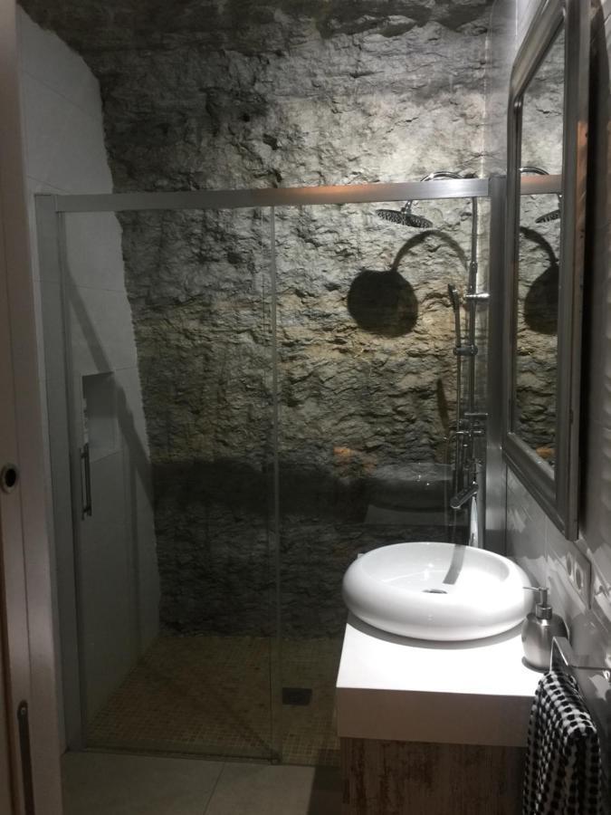 Casa Cueva Un Rincon En La Roca Villa Setenil De Las Bodegas Luaran gambar